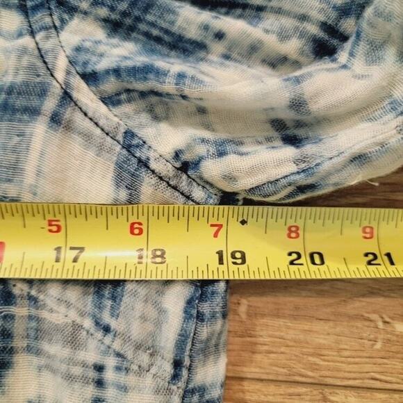 Fab'rik Top Pearl Snap Women's Long Sleeves Sz Medium Tie Dye Blue White - Picture 7 of 11